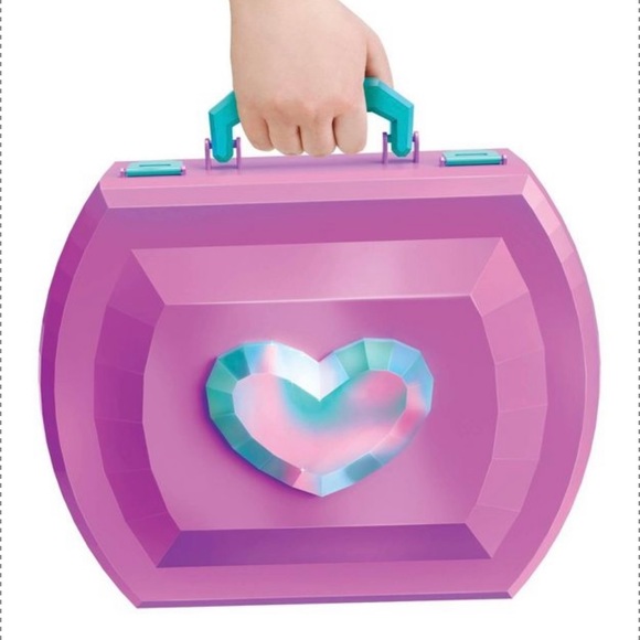 Kids Light Up Cosmetic Studio by Make It Real 8+ New - Picture 4 of 8